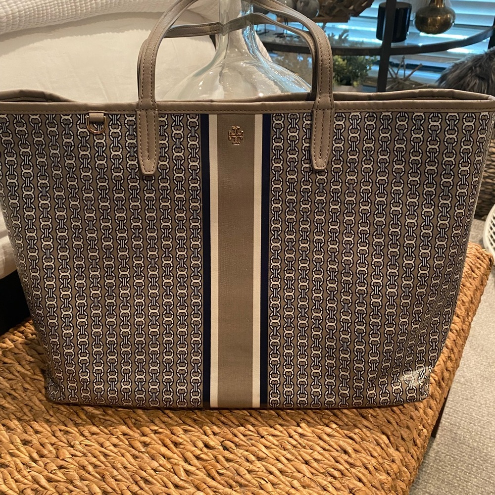 Tory Burch waxed Tote rarely used.